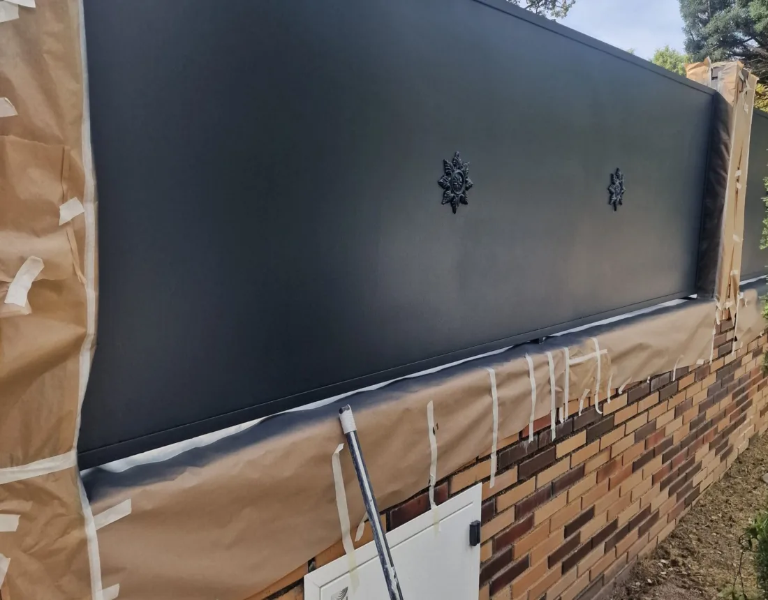 Pintores Las Rozas pintando vallas y puertas en Las Rozas